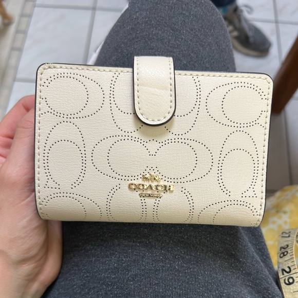 Coach Handbags - Coach wallet (NWOT)